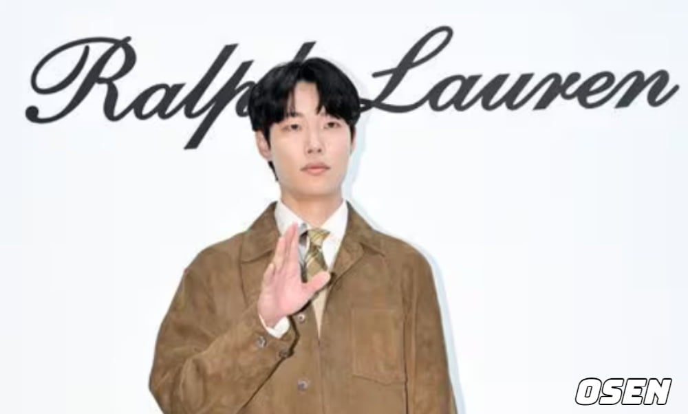 Ryu Jun Yeol Ditches Heart Poses at Fashion Event Amidst Dating News 2